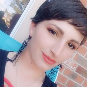 Meet your Posher, Leslie